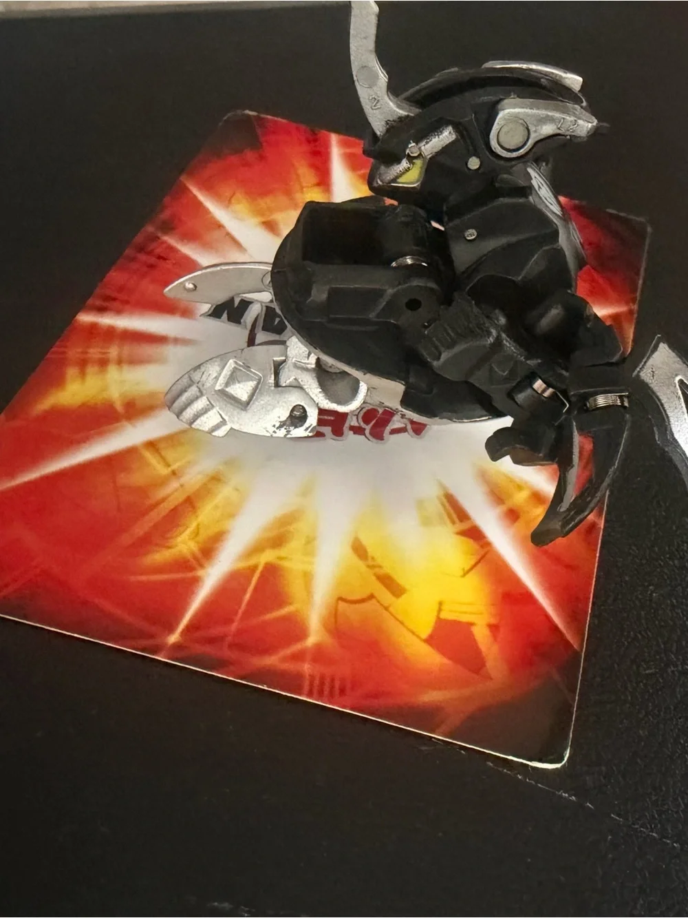 Bakugan Titanium Dragonoid 870G Black Darkus Mechtanium Surge